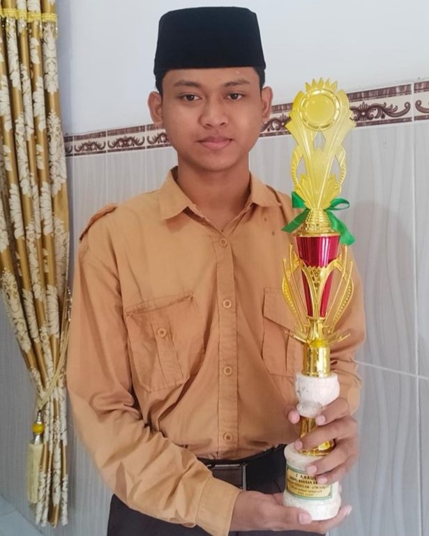 Juara V Kaligrafi Kontemporer Putra